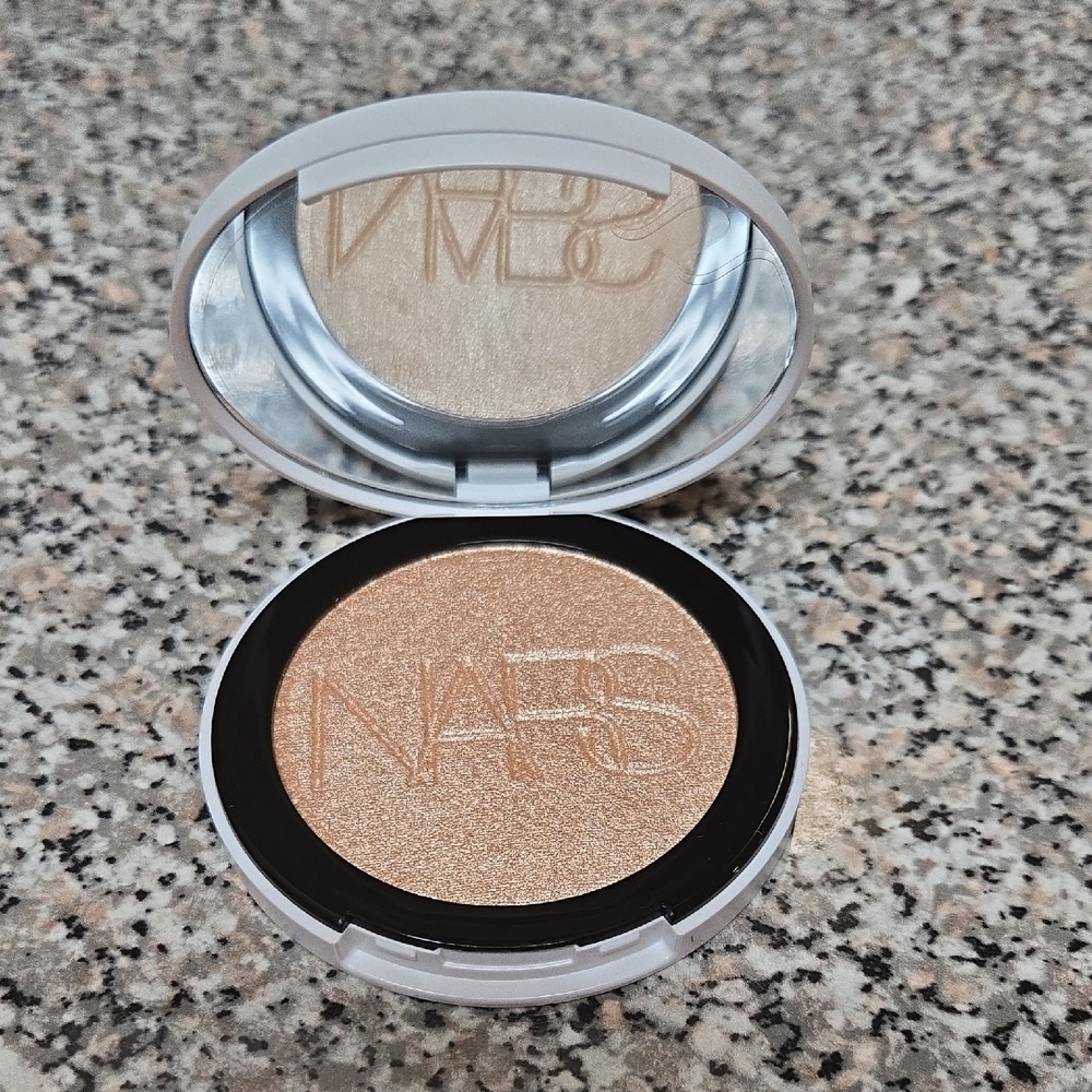 NARS Gold Radiant Highlighter
